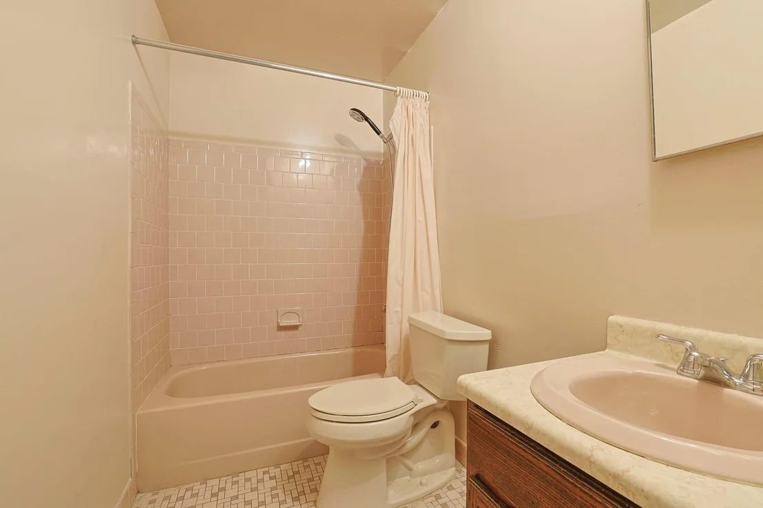 Photo of 73 Pine Avenue