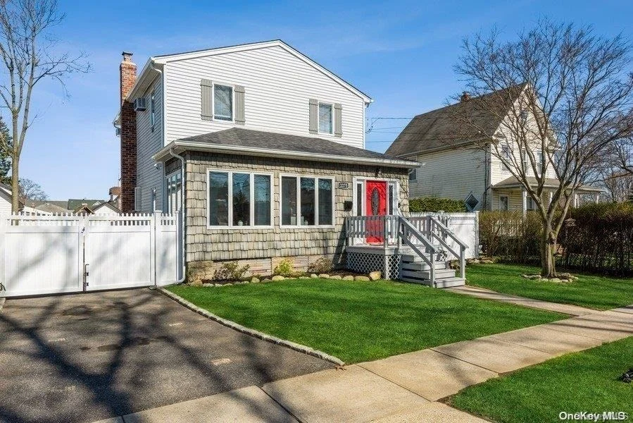 Photo of 2275 Centre Avenue
