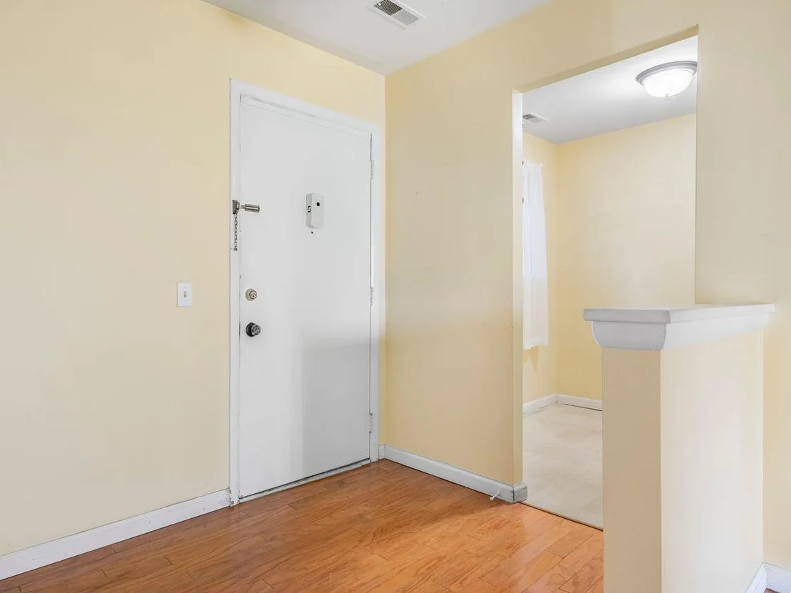 Photo of Unit B at 902 Commons Way
