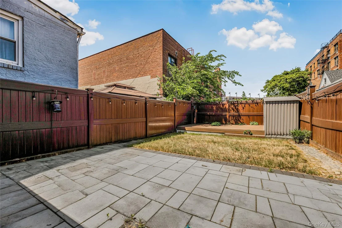 Photo of 2881 Roberts Avenue