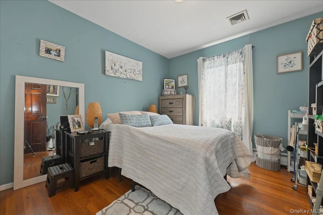 Photo of 844 Park Lane