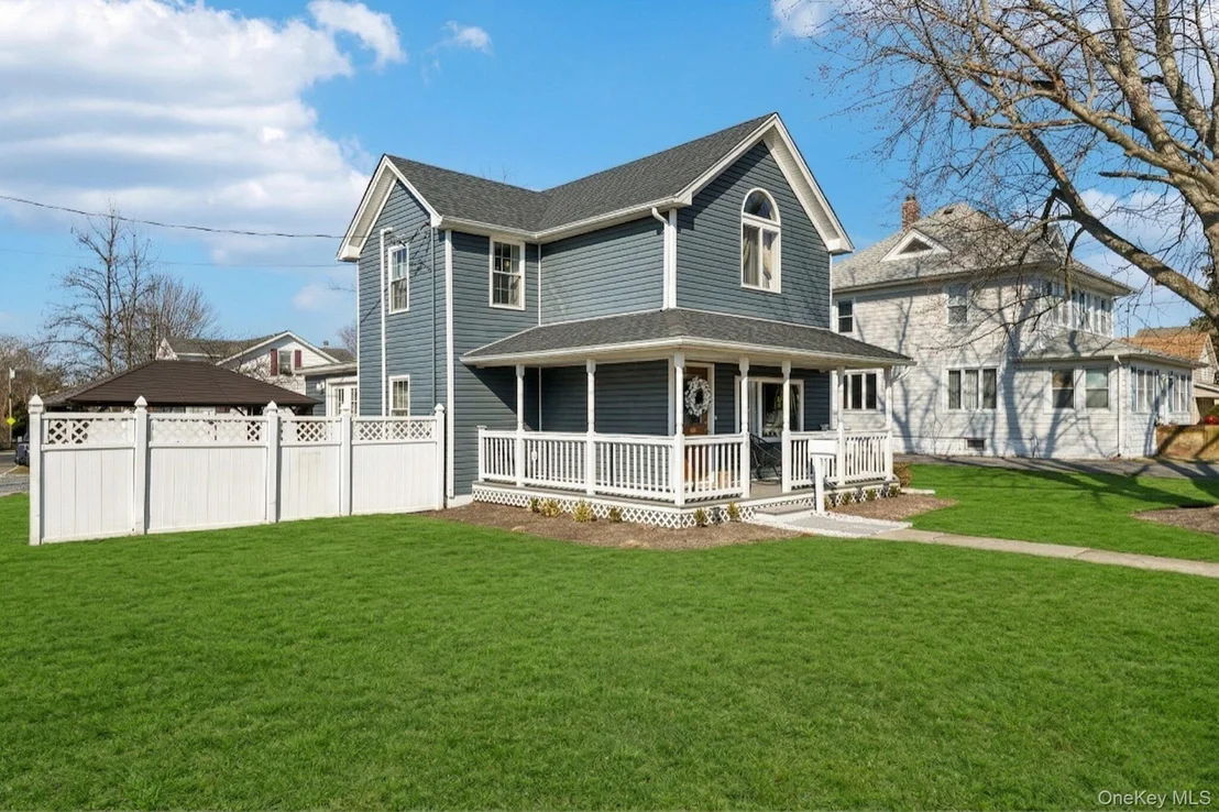 Photo of 72 Waverly Avenue
