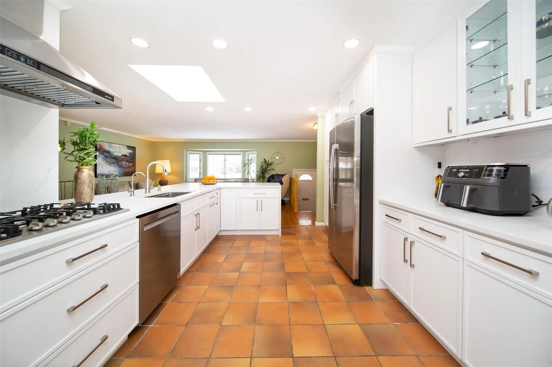 Photo of 24 Delaware Avenue