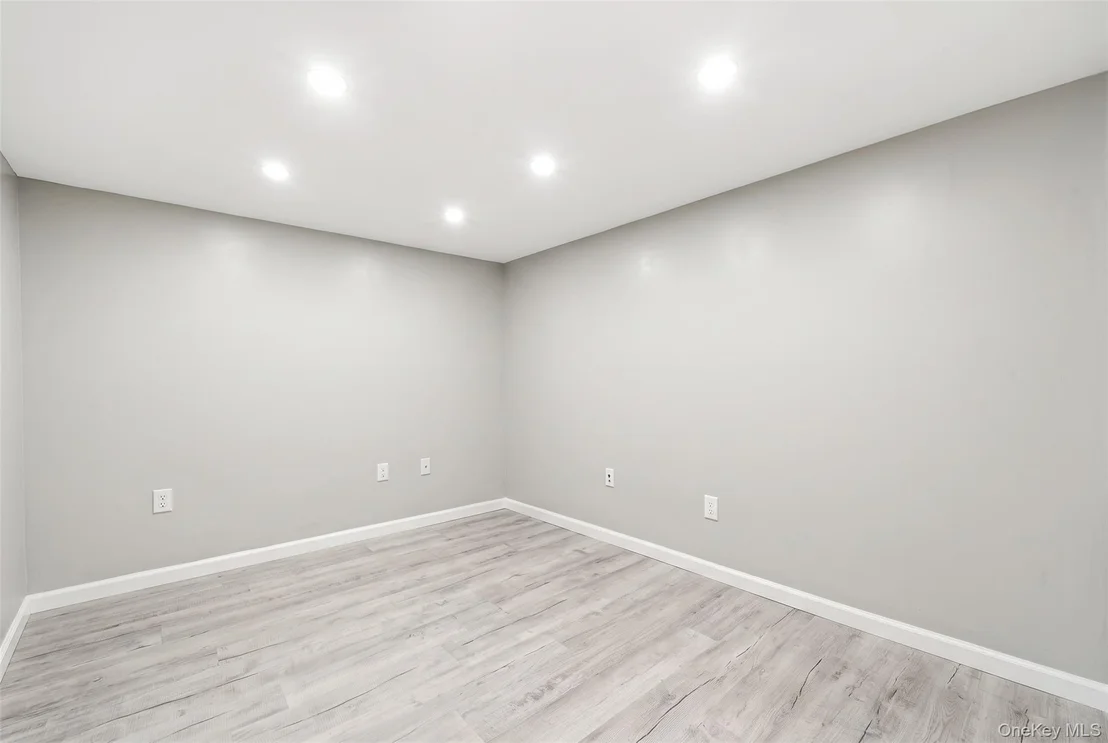 Photo of 414 Potter Boulevard