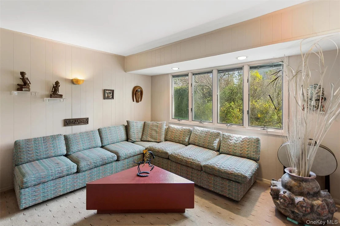 Photo of 49 Saratoga Drive