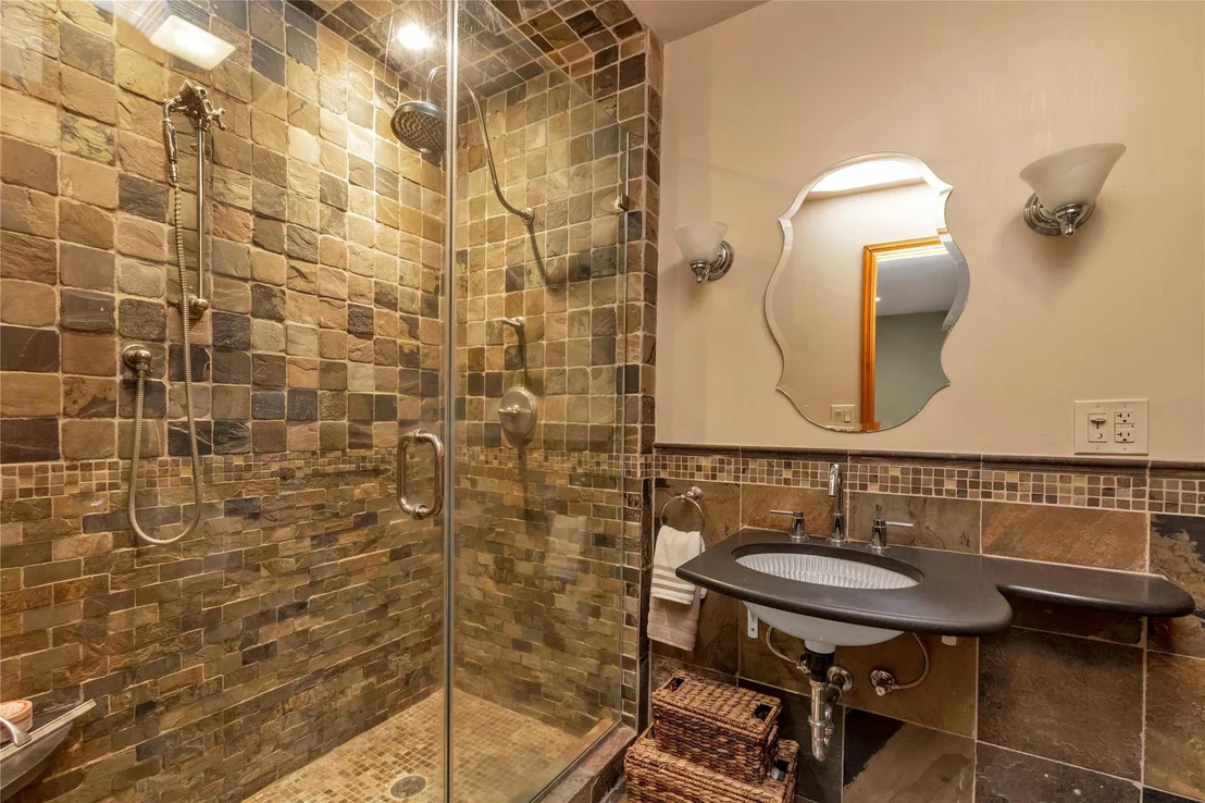 Photo of 355 Divot Road