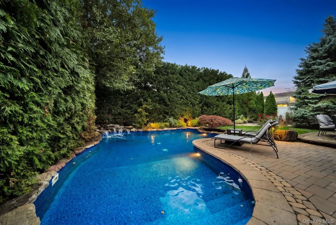 Photo of 2817 Riverside Drive