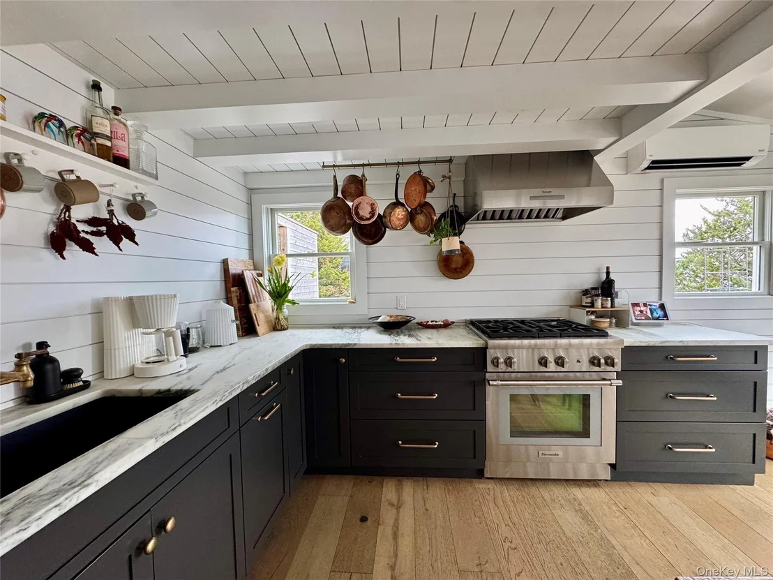 Photo of 106 Oak Beach Road