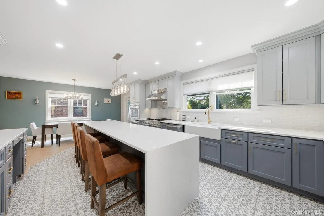 Photo of 277 Devoe Avenue