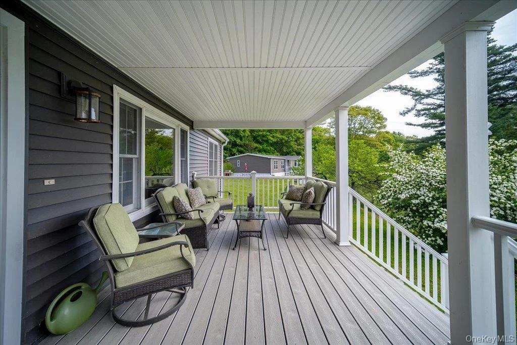 Photo of 553 Lake Road
