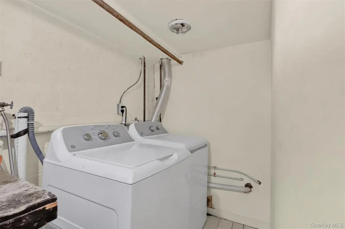 Photo of 1069 Phoebe Street