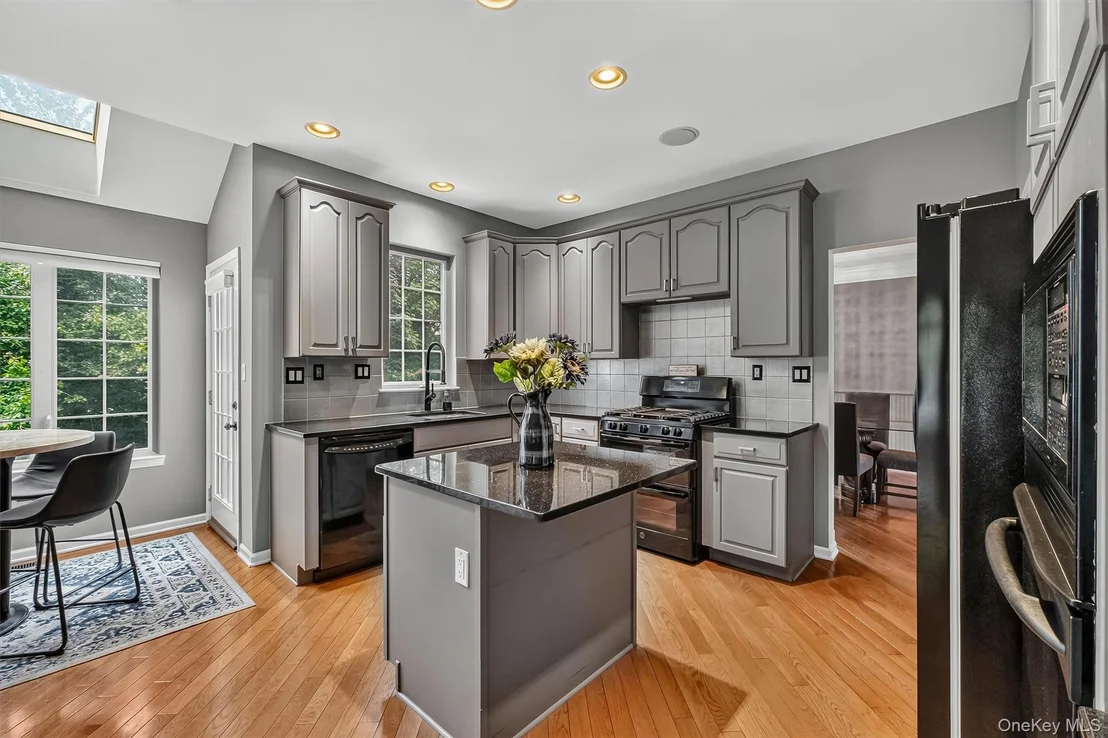 Photo of 201 Roosevelt Drive
