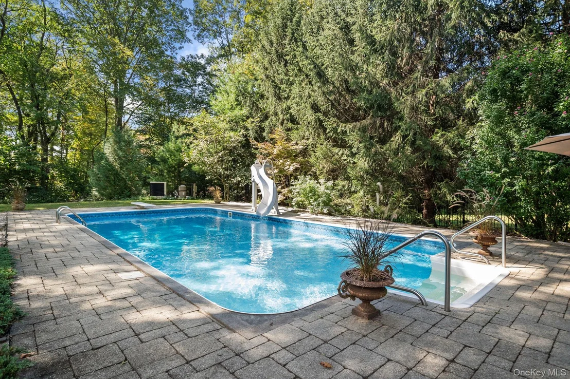 Photo of 6 Ridge Circle