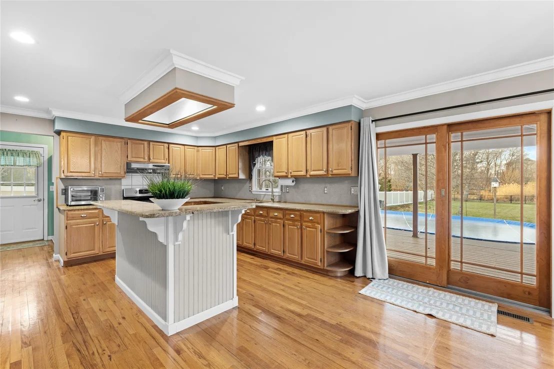 Photo of 110 Peconic Bay Boulevard