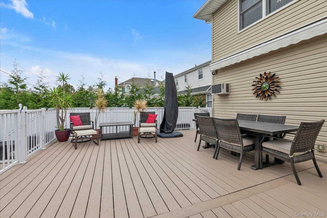 Photo of 865 Third Avenue