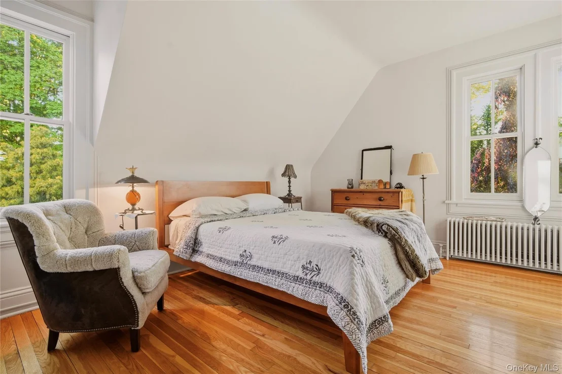 Photo of 37 Paulding Avenue