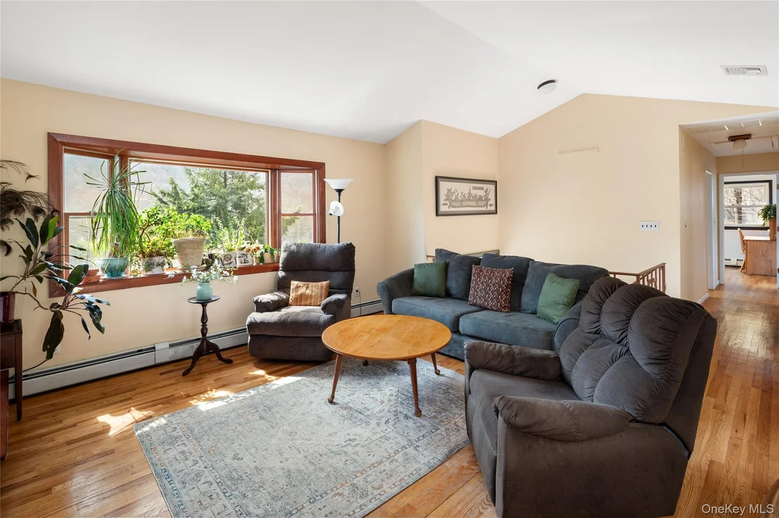Photo of 479 Sprout Brook Road