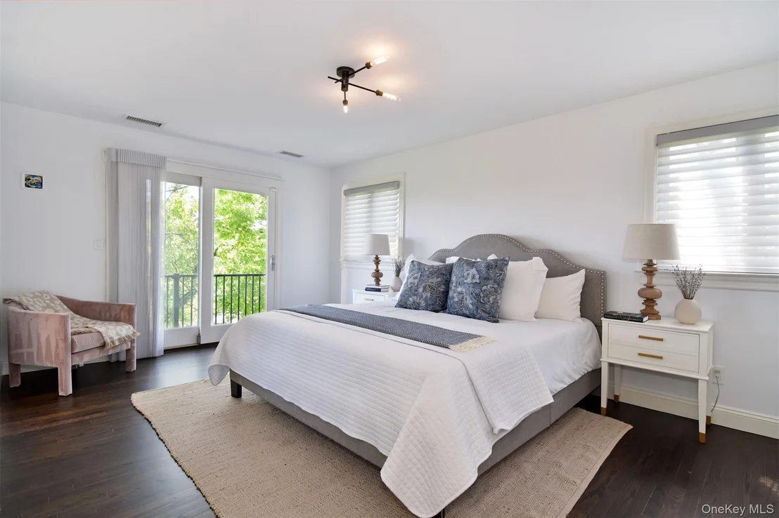 Photo of 8 Shoreview Circle