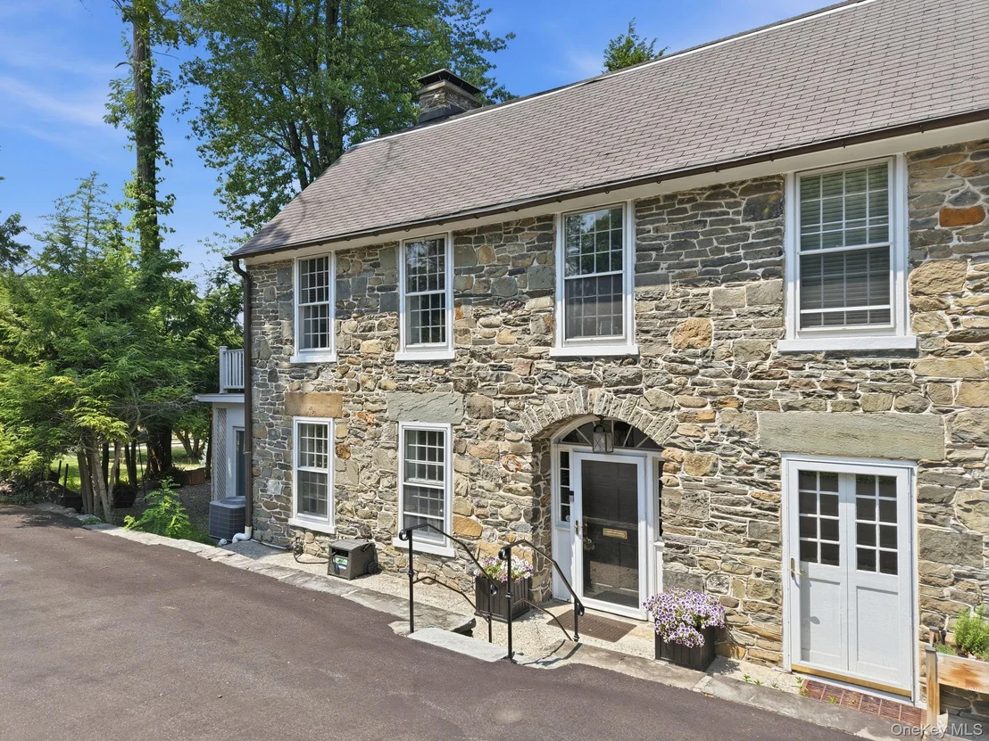 Photo of 51 Adriance Avenue