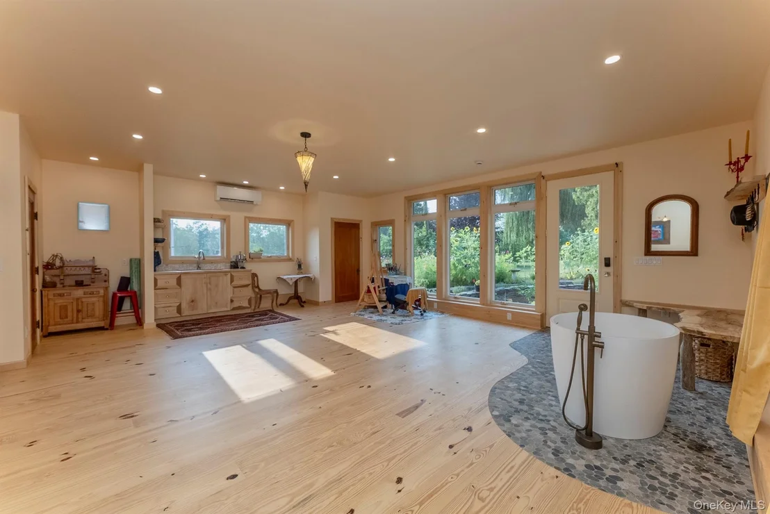 Photo of 108 Latham Circle