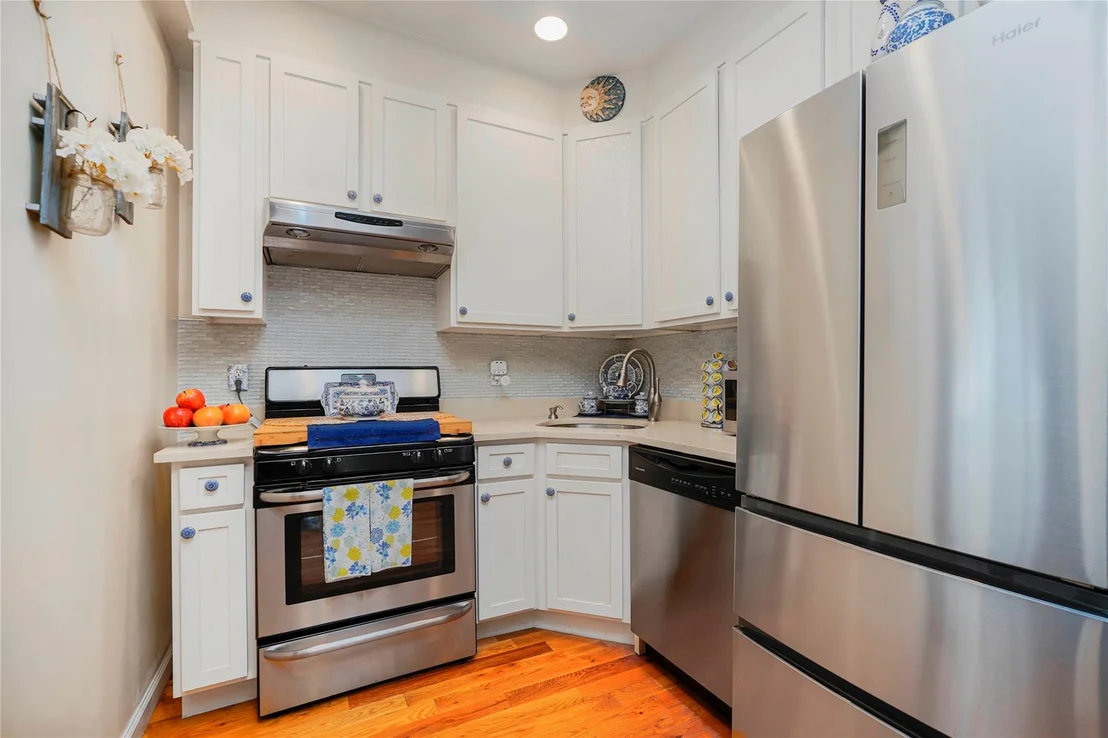 Photo of Unit 3D at 2695 Shell Road