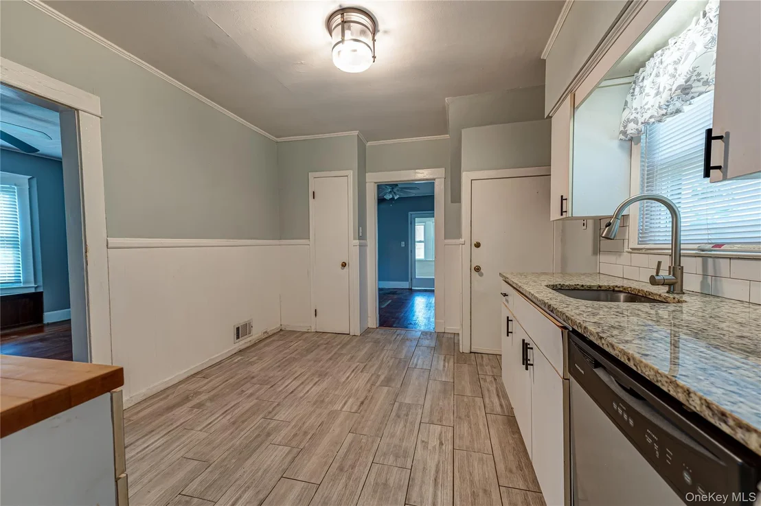 Photo of 129 Bay Avenue