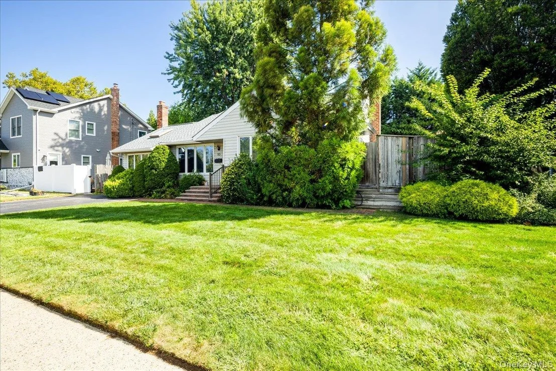 Photo of 10 Seneca Drive