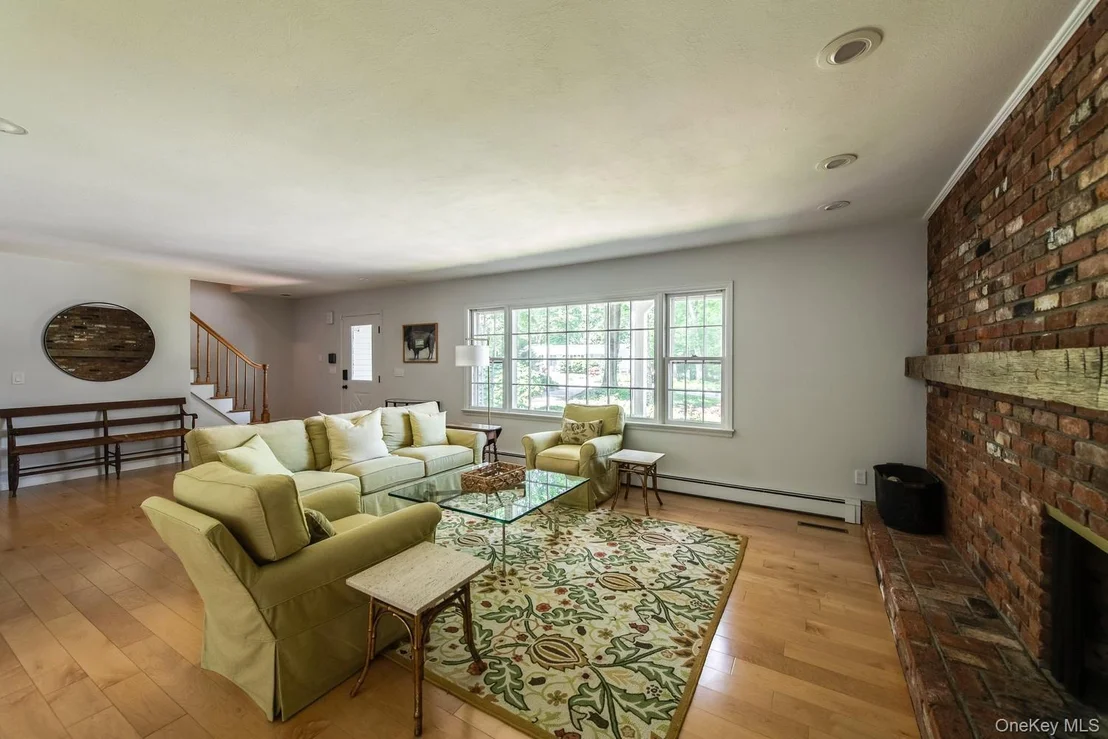 Photo of 44 Pleasant Ridge Drive