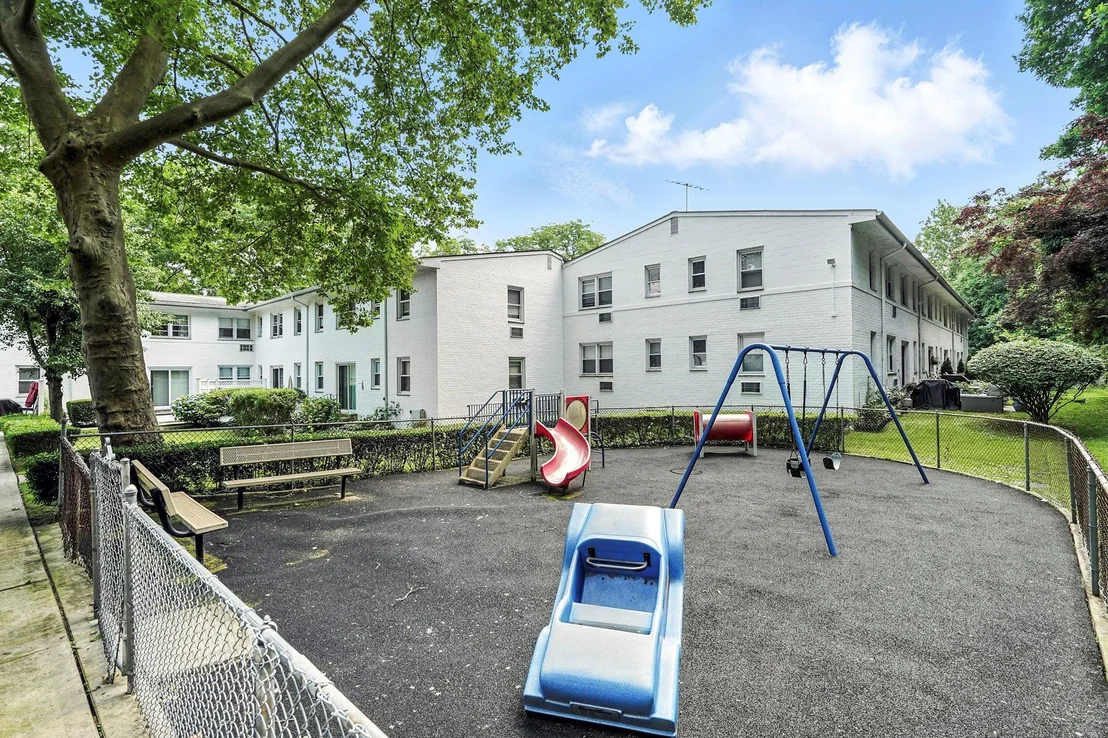 Photo of Unit D at 1 Avon Circle