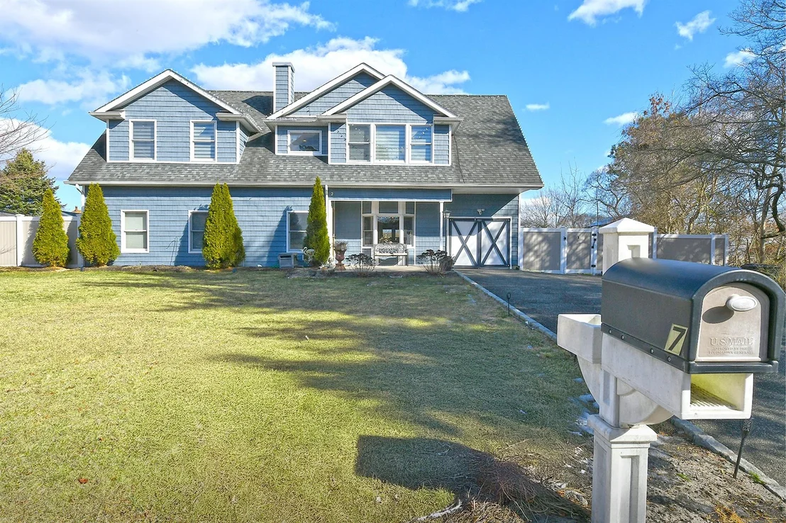 Photo of 7 Redpine Drive