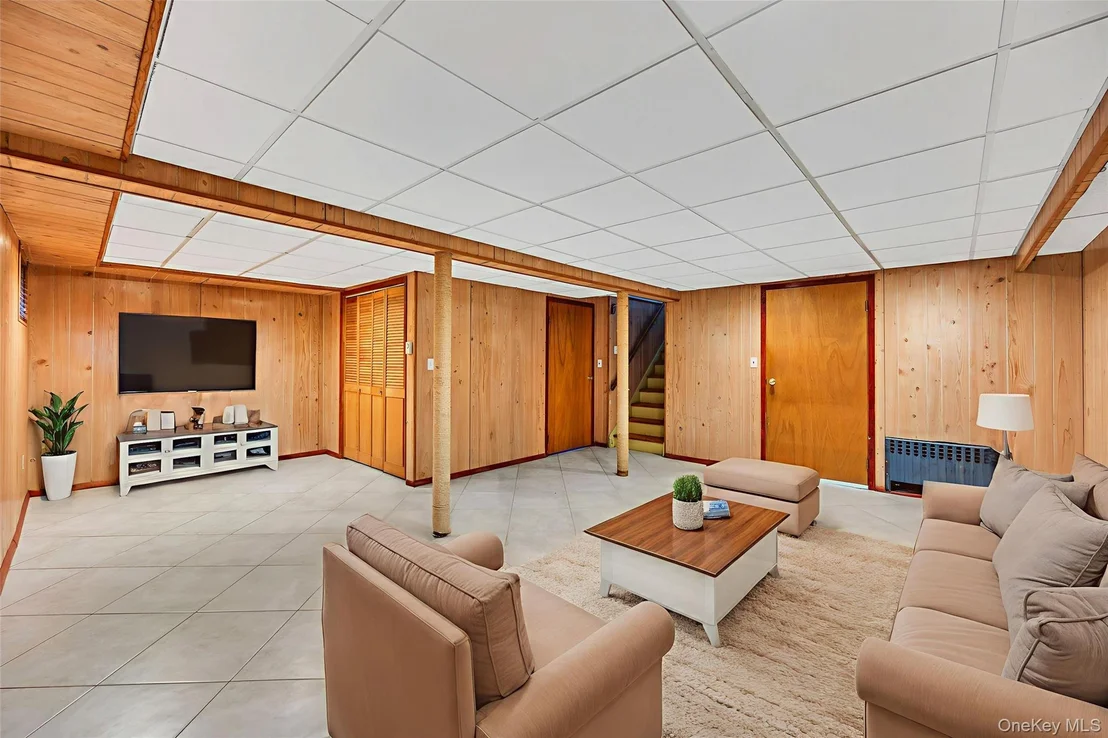 Photo of 2585 Oceanside Road
