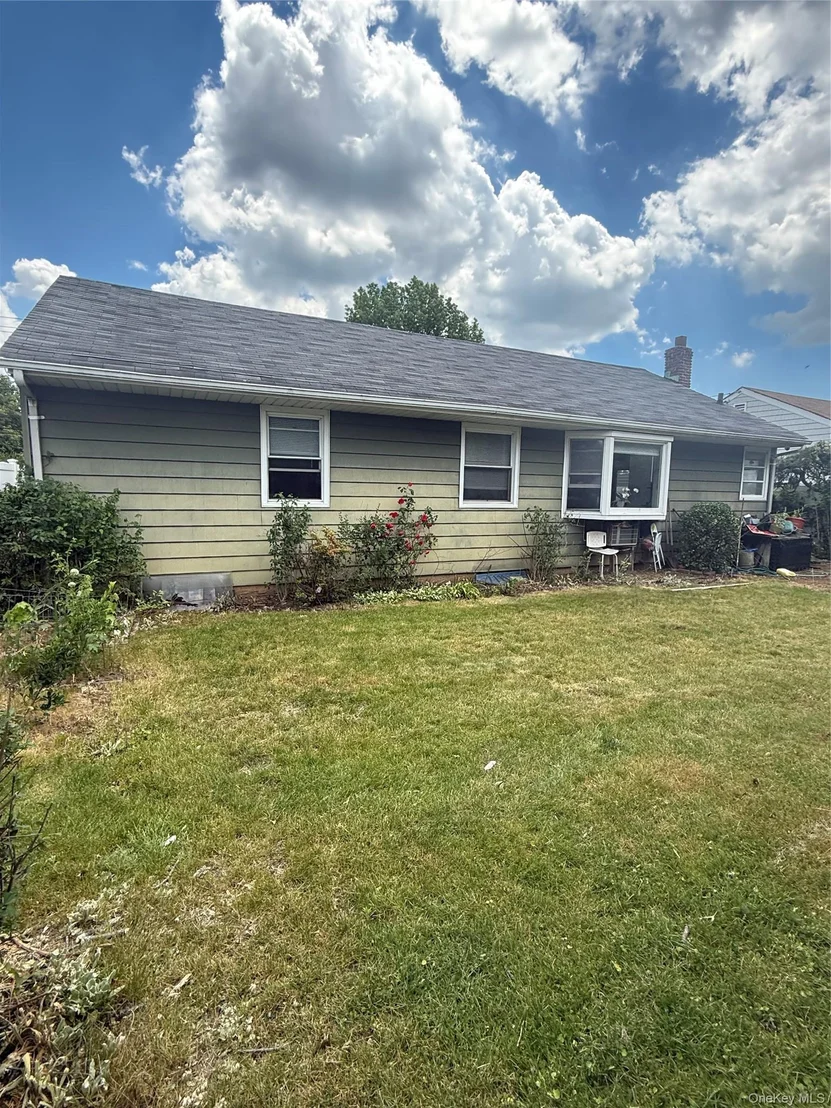 Photo of 2582 Oceanside Road