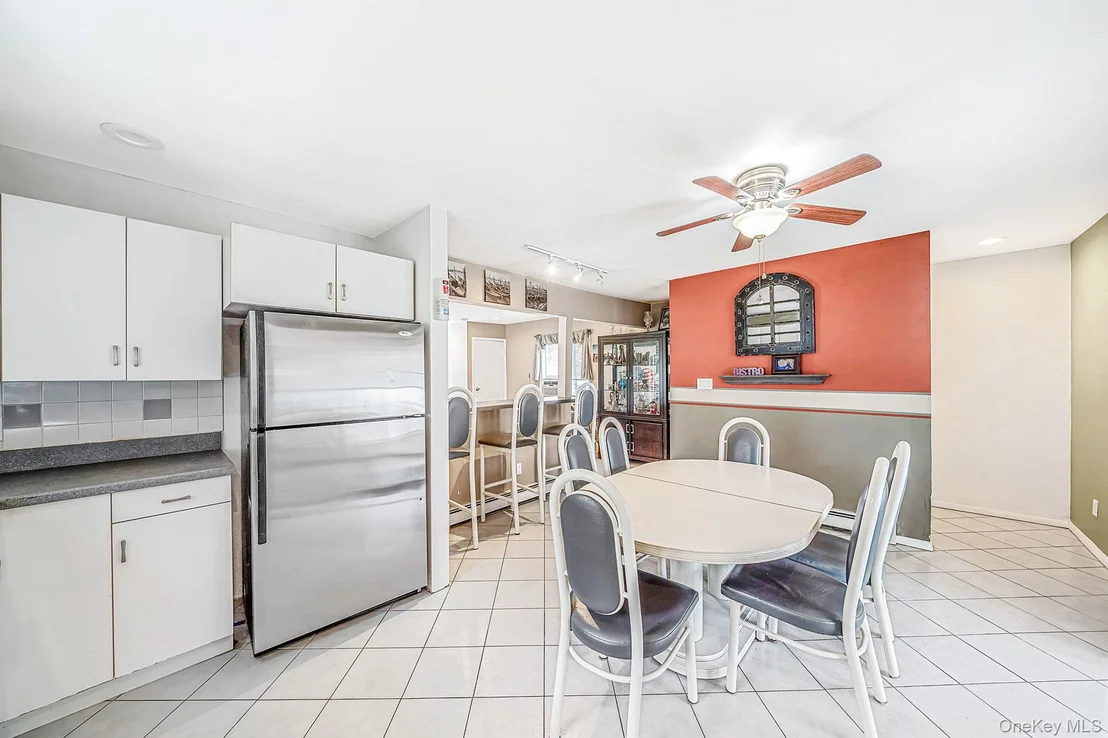 Photo of 35 E 6th Street