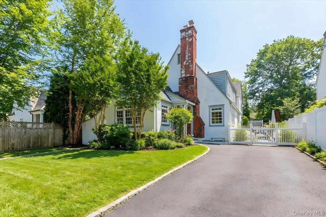 Photo of 2 Cowles Avenue