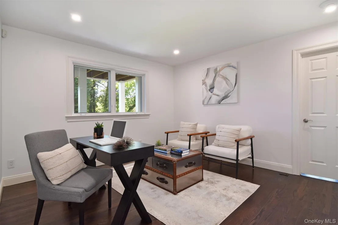 Photo of 8 Shoreview Circle