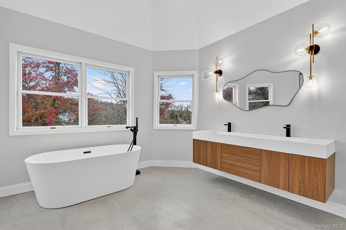 Photo of 33 Crystal Farm Road