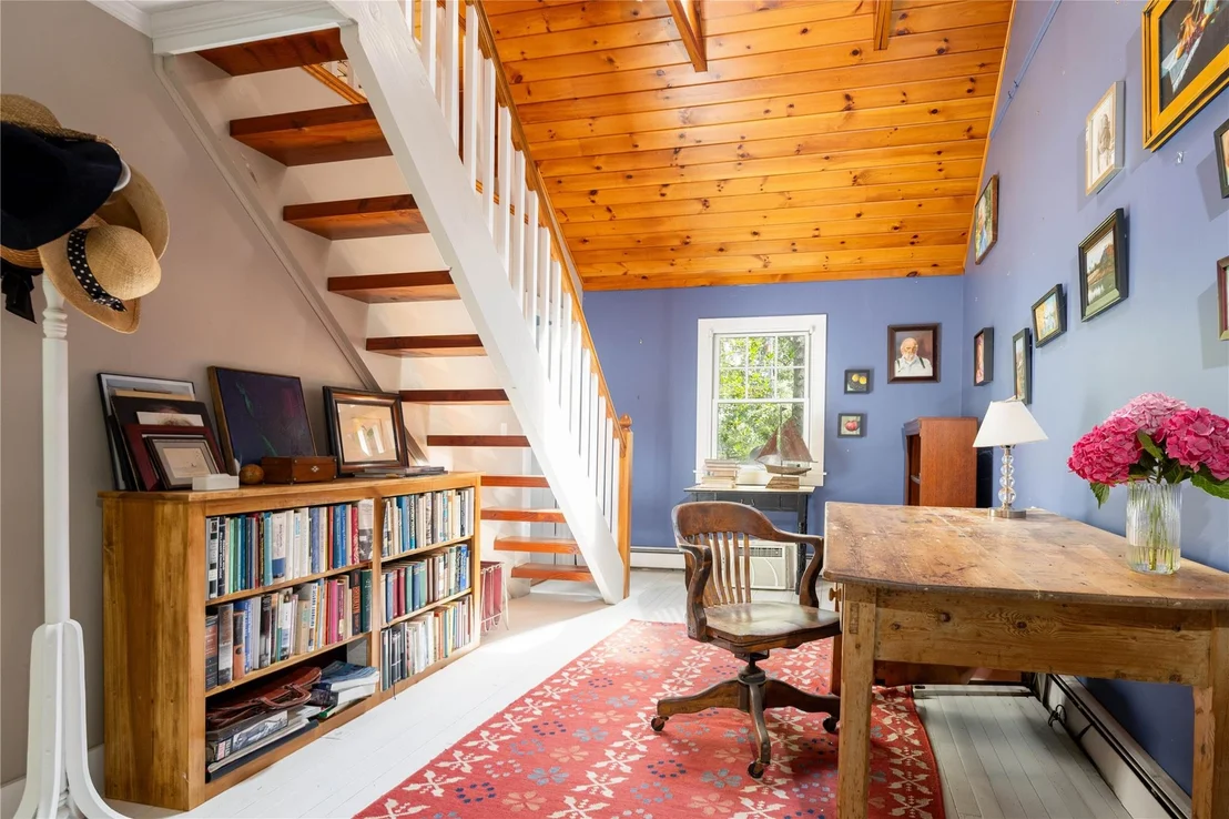Photo of 2860 Pine Tree Road
