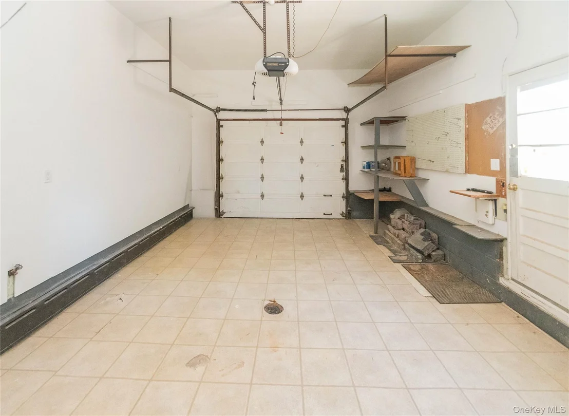 Photo of 325 Hooker Avenue