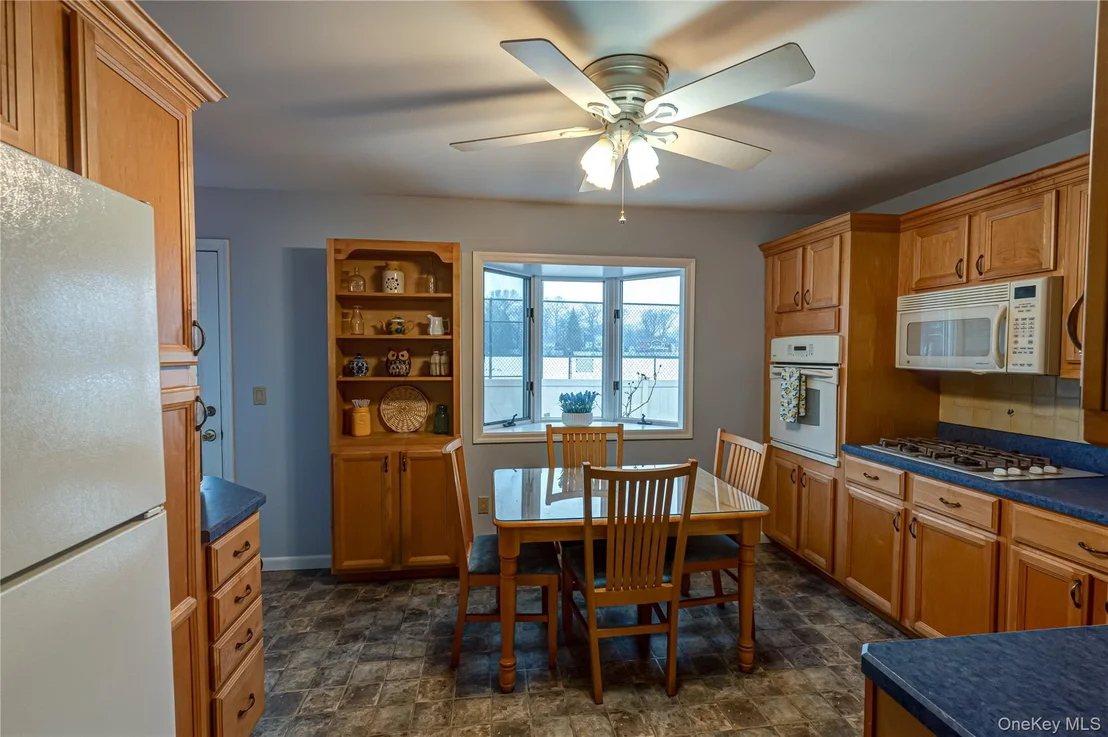 Photo of 33 Maple Avenue