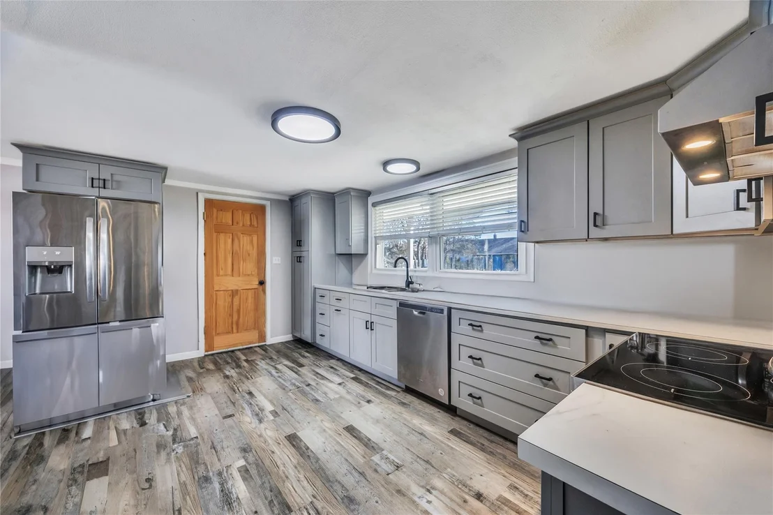 Photo of 41 Lakeside Drive