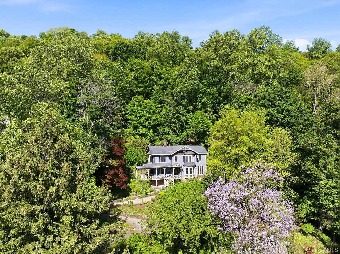 Photo of 215 River Road
