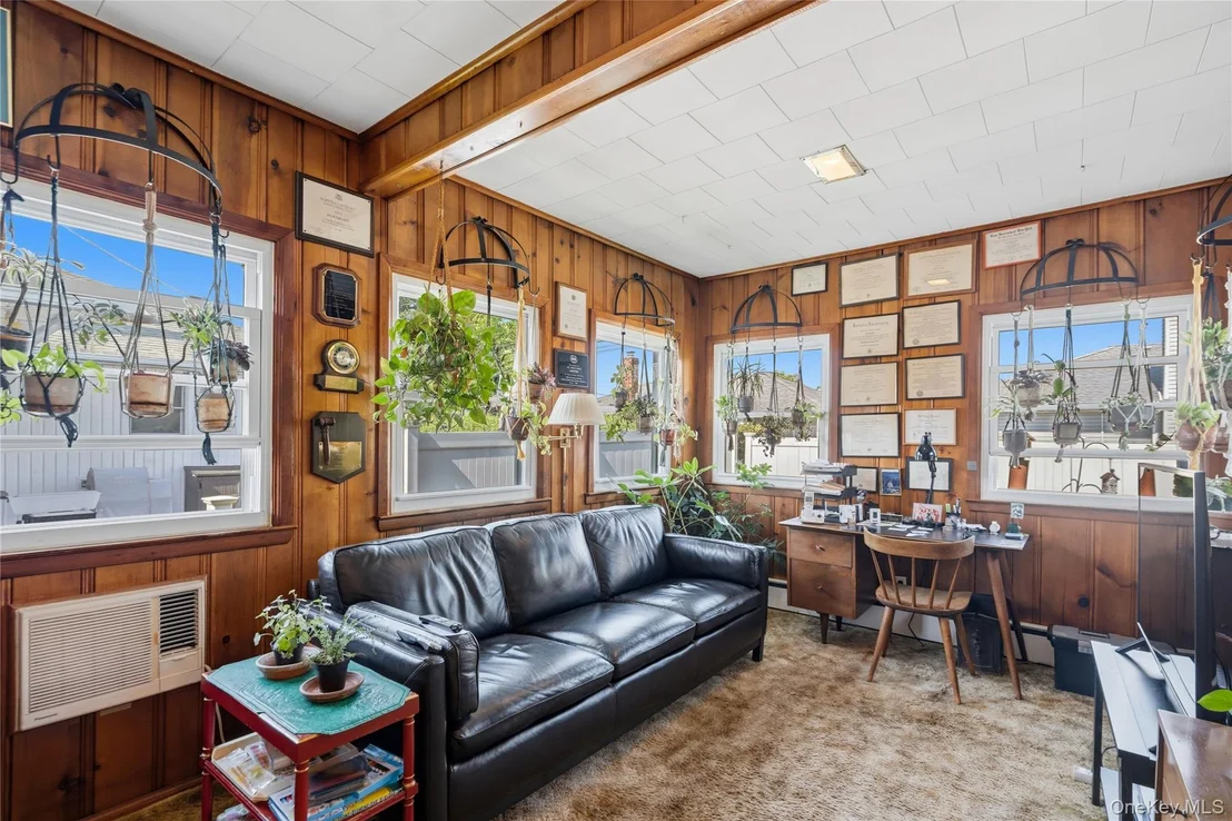 Photo of 895 Iris Drive