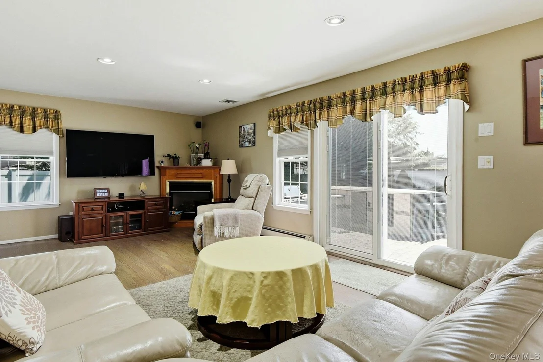 Photo of 35 Dennis Lane