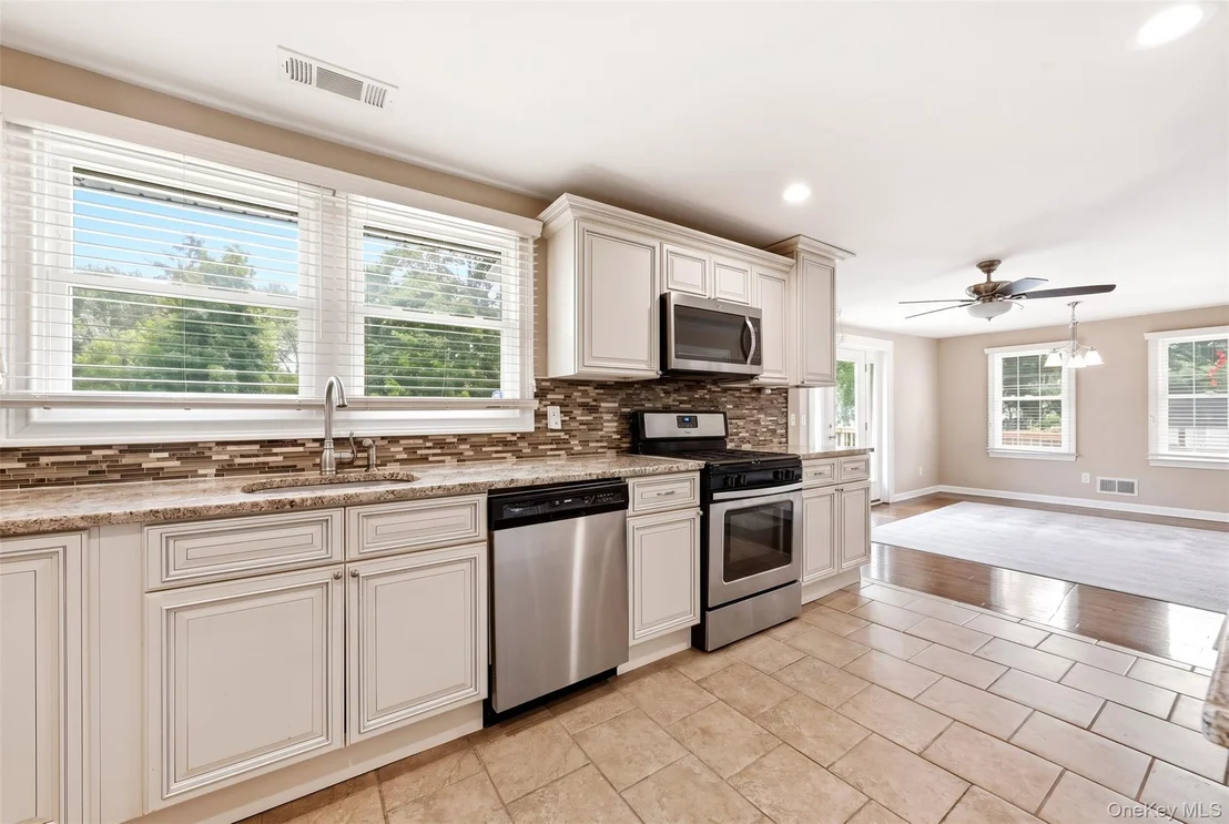 Photo of 414 Potter Boulevard
