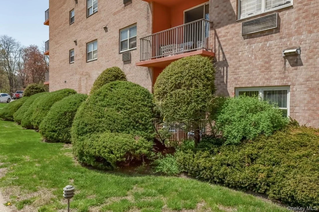 Photo of Unit LL5 at 1 Lakeview Drive