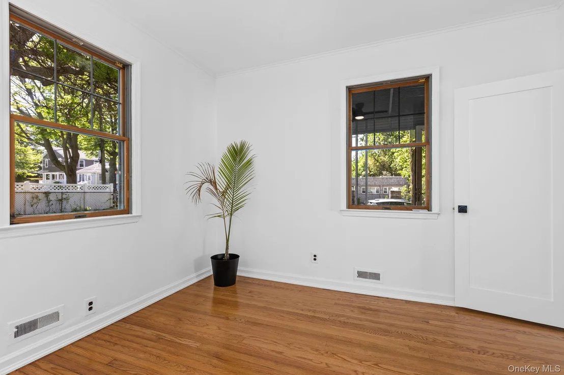 Photo of 25 Bay Street