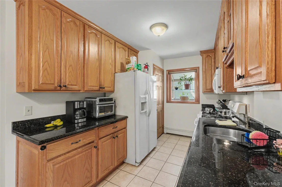 Photo of 684 Marion Avenue