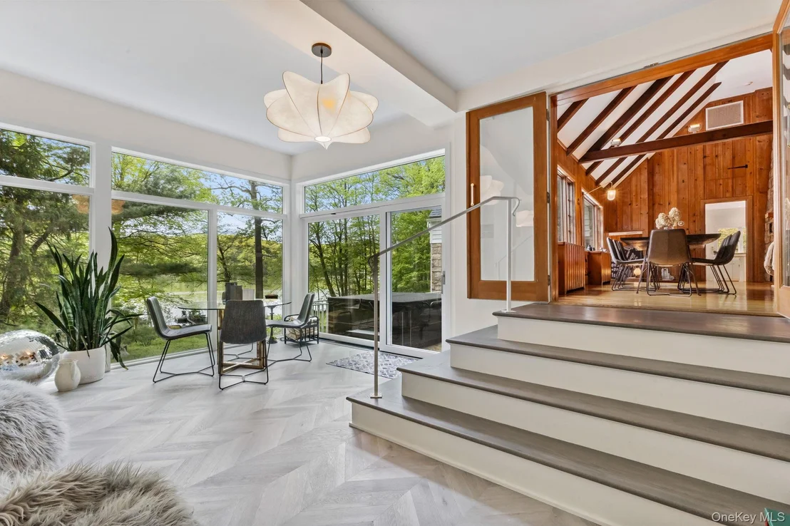 Photo of 1085 Barrett Circle W