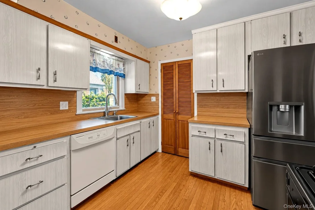 Photo of 135 Sperry Boulevard