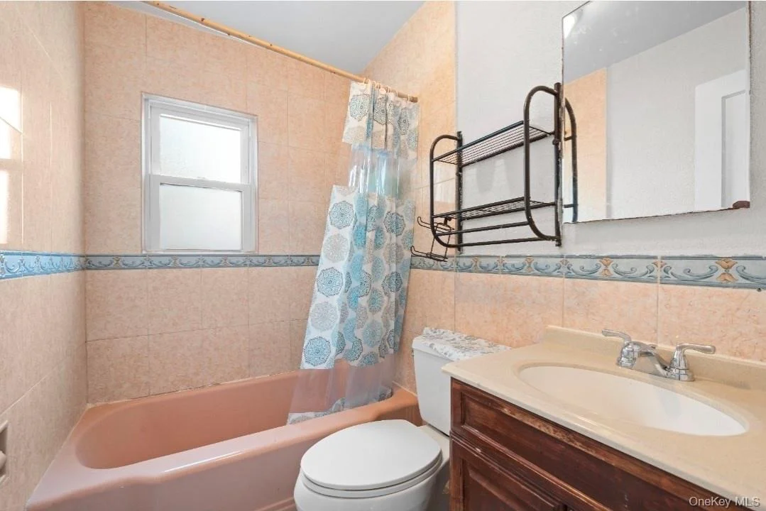 Photo of 225 Windsor Parkway